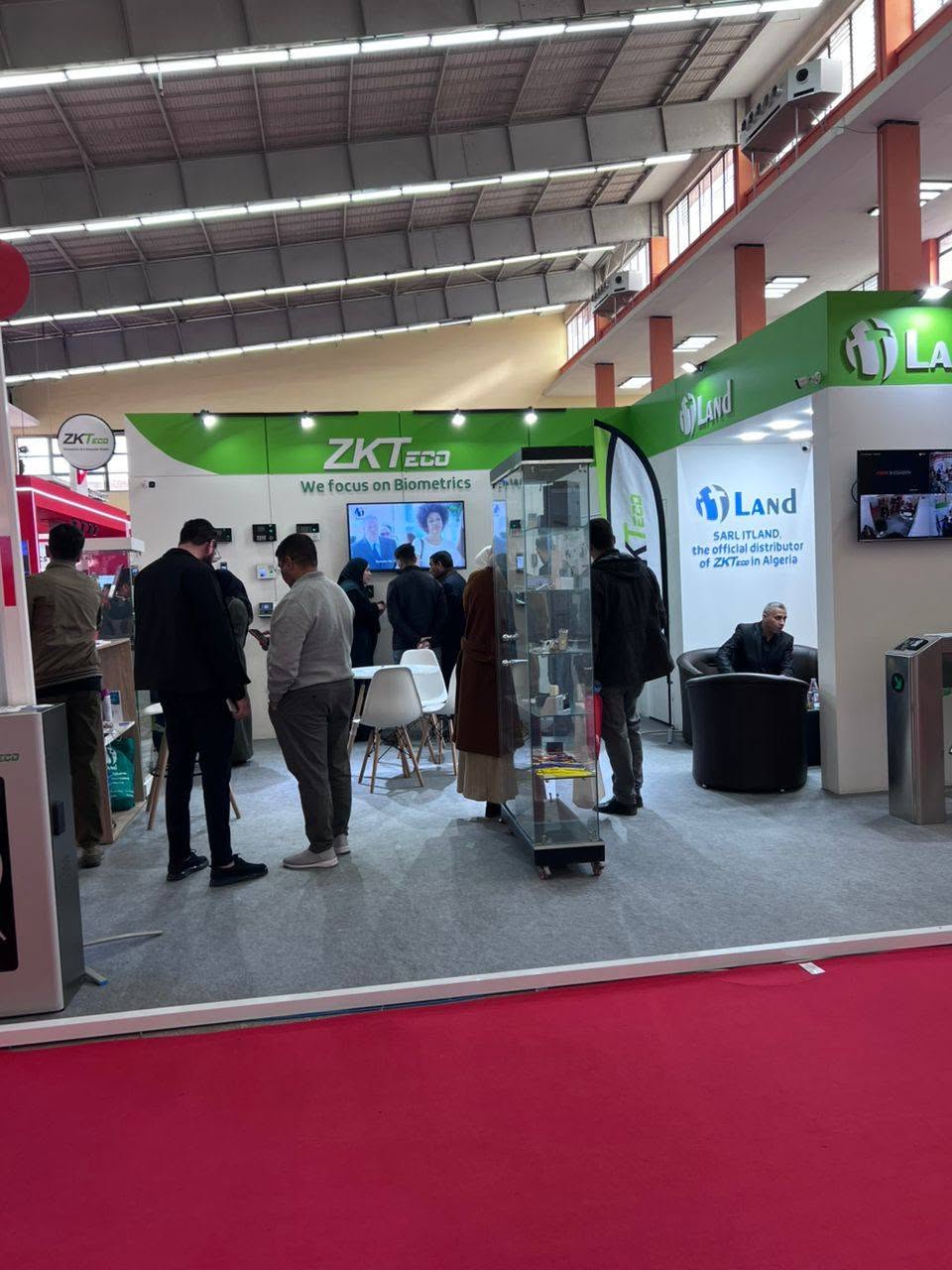 Banner ITLAND -ALGERIA/ Provision of IT, telecommunication, and security solutions.