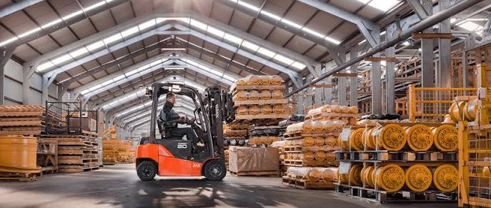 Banner Toyota Material Handling Europe (Europe) – Towing Tractors & Material Handling.